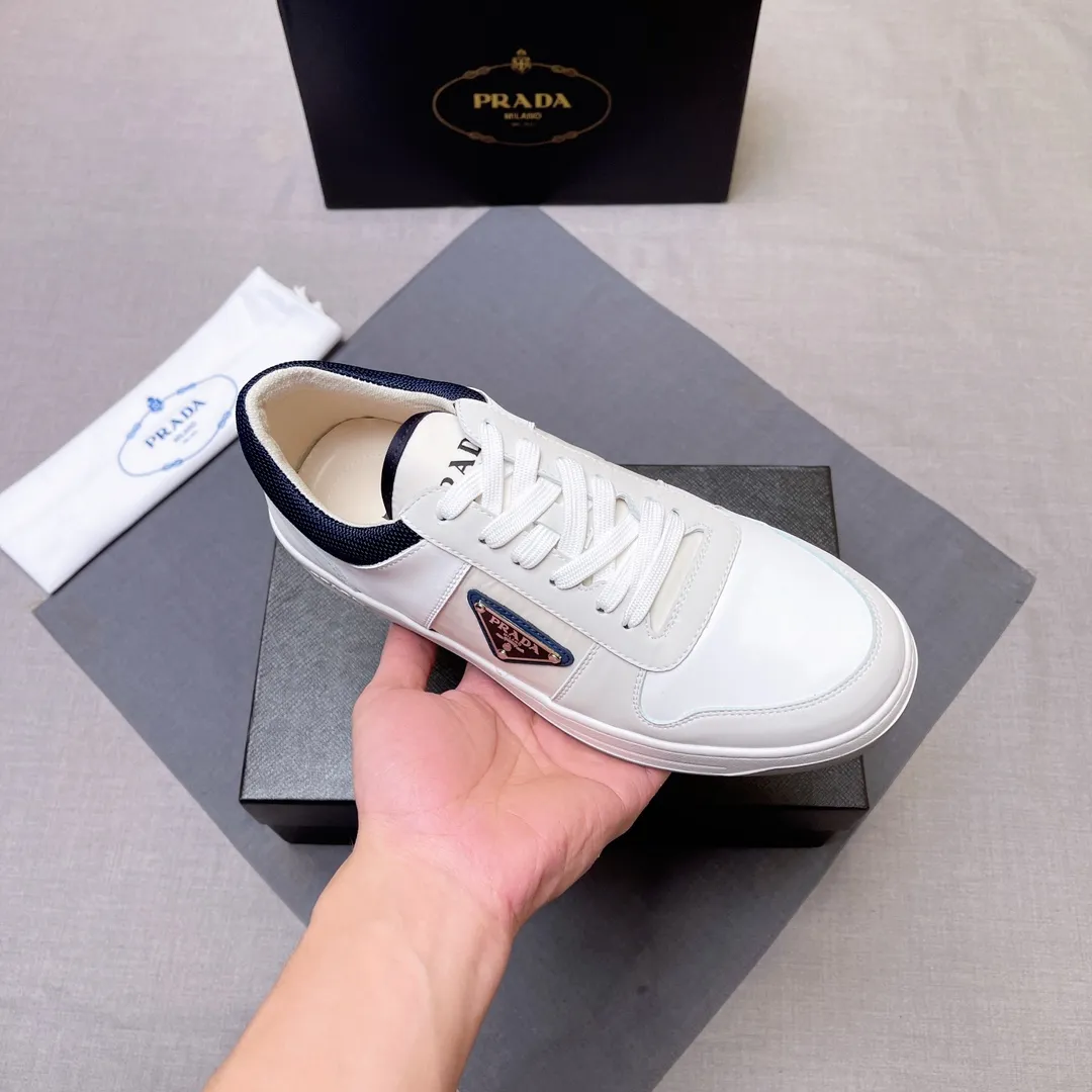 P400 Prada Prada's new men's leather sneakers, the highest version on the market, any comparison is welcome🆚! The original leather has excellent texture and is super high-end! Fetal sheep net lining imported from Italy, removable pad! Luxurious materials and fine workmanship, highly recommended! Code number 38-45 No. 058